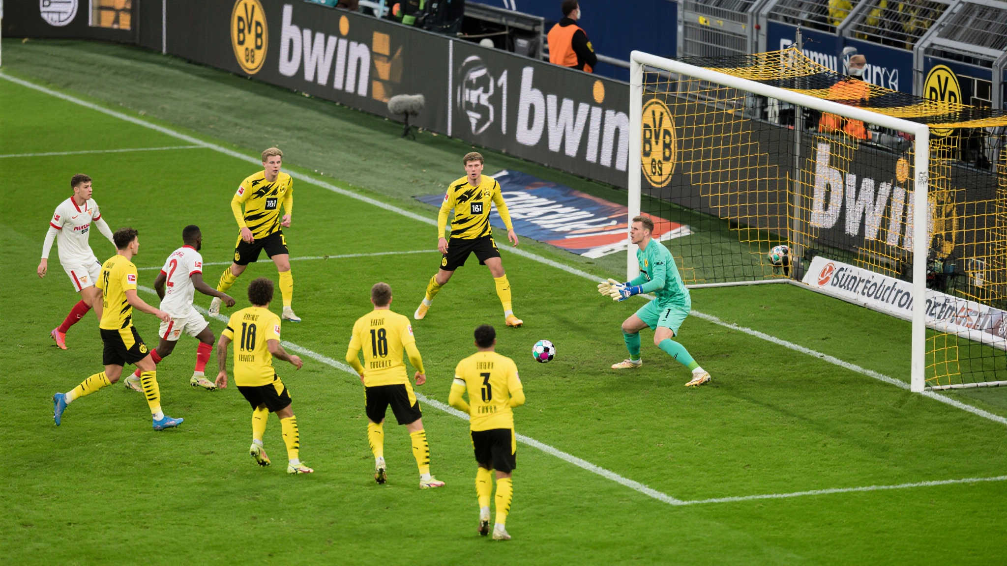 科贝尔:失球3个令人难以接受,表现仅次于进球4个 三:案例分析-从失球中汲取教训
以本场比赛为例,